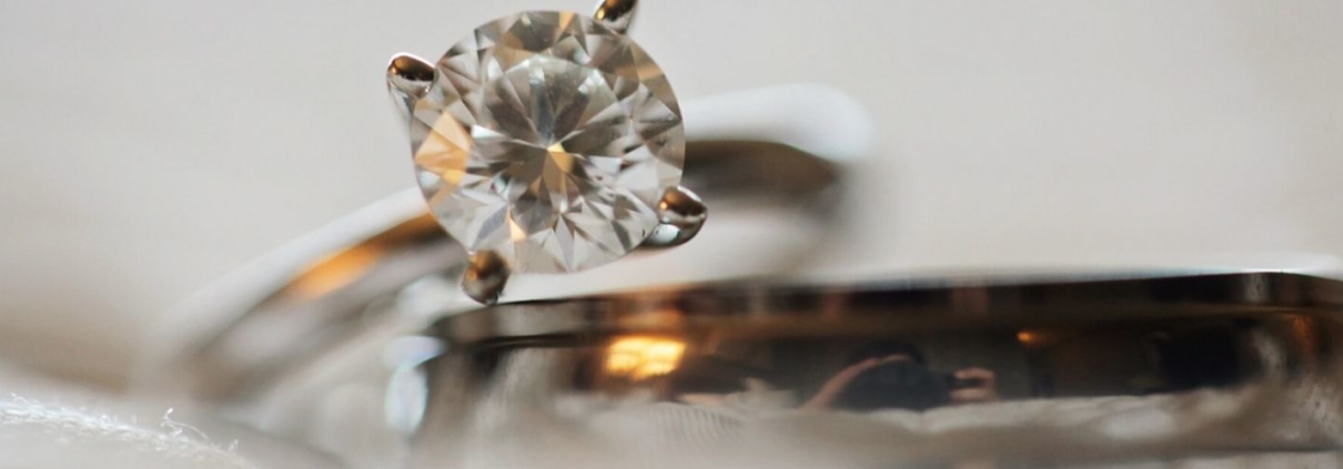 how to make your engagement ring look bigger